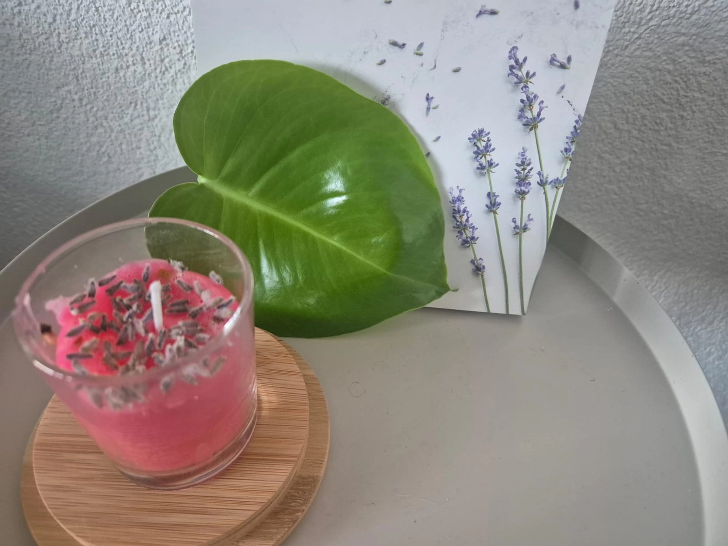 Queen of Angels - Spirituelle Lebensberatung & Duftkerzenverkauf - Duftkerze rosa Farbe in einem Glas